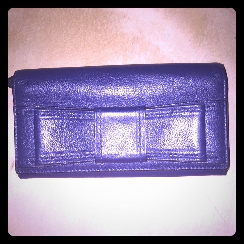 Preowned Kate Spade Bow Wallet Pull Out Handle